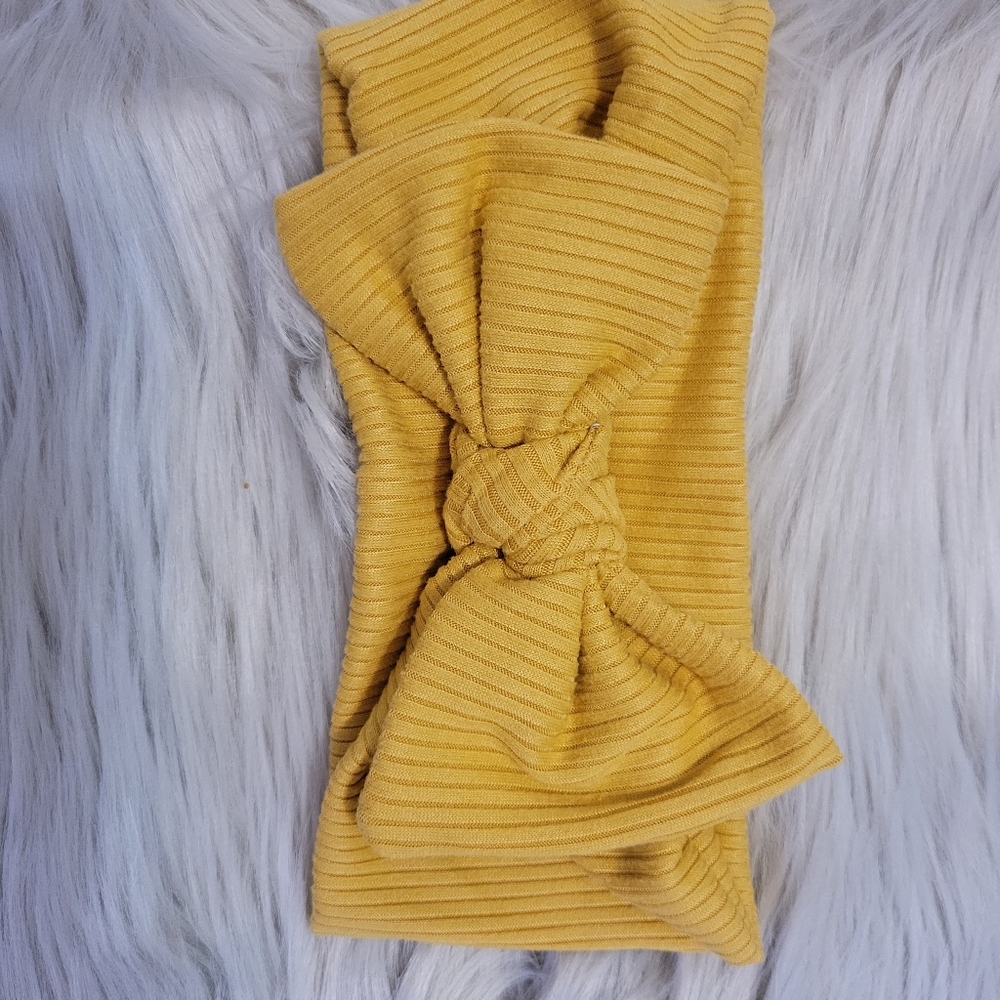 Baby knotted gown with hat and bow - Picture 3 of 4